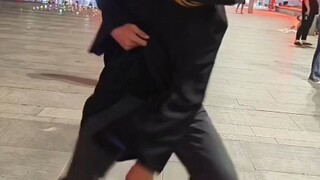 现在这个广场叫神威广场
