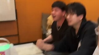 Permainan skenario perceraian? Malah jadi permainan skenario buku kontak! Semuanya udah pada panas m