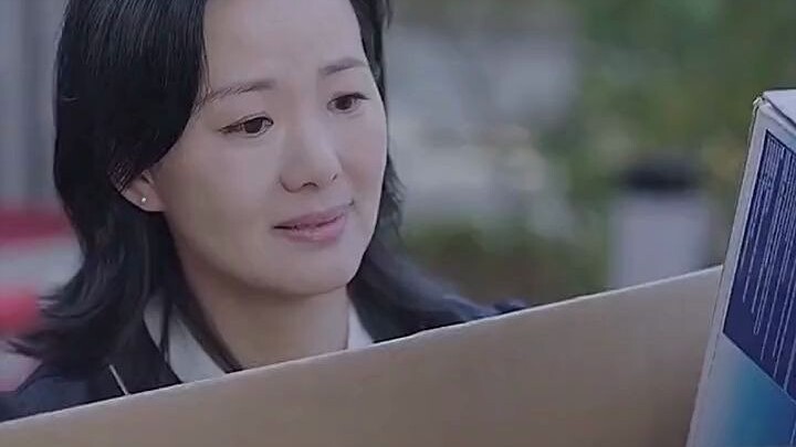 The mother in the episode "Let Your Dreams Fly" is so cute. I love Yang's mother so much.