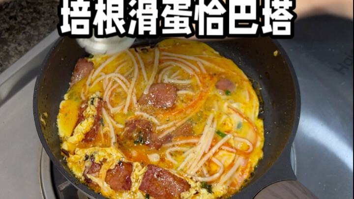 Buru-buru mau keluar, jadi makan seadanya! Menu hari ini: Ciabatta telur lembut dengan bacon dan cra