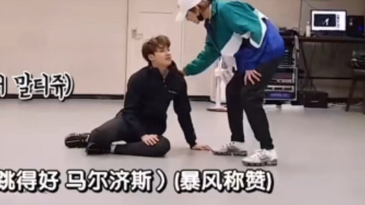ท่าเต้นของครูเสี่ยวปา เกือบเอาชีวิตหมาไปแล้ว〈ซูหมิงหาว คิมมินกยู มุนจุนฮวี โอซึงกวาน〉