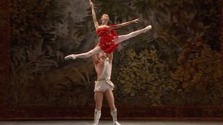 Specially arranged to show the dancers' strength, Ballet Shaobao explains the Eros pas de deux