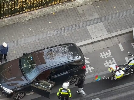 #تنوع_الحياة_المجتمعية | 30 نوفمبر (منشور) في منطقة غير ساحلية، امرأة توقفت لشراء الخضار في مكان مخص