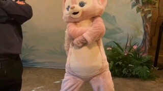 بيل مليئة بالطاقة تصرخ ها ها ها~