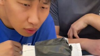 Sehari penuh dijahili penggemar, penuh aksi seru sepanjang waktu, dan akhirnya berakhir dengan tawa 