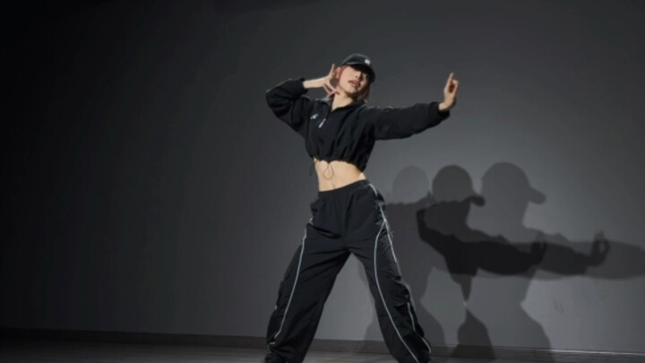 I just finished editing it—take a quick look first. The full version will include not only outfit ch