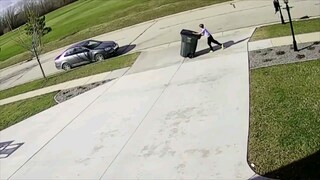 GARBAGE CAN VS KID_