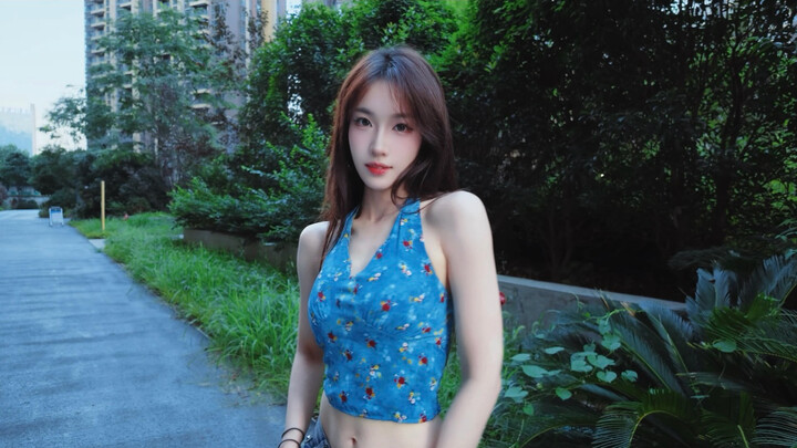 Come cool off this summer with me—have you ever seen a bridge like this, Xiao Yuan?
