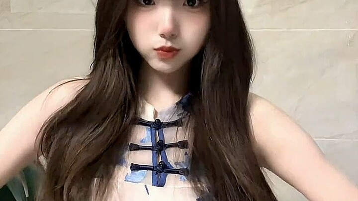 Sunny sayang: Sepertinya sama sekali tidak memakai apa-apa, malu~ hanya bisa menutupnya dengan tanga
