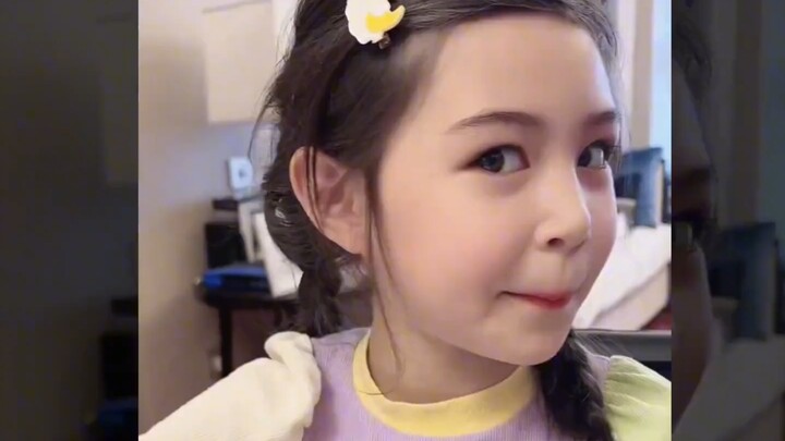 เด็กขี้อวดลูกครึ่งจีน-เยอรมัน ยังไงพันธุกรรมจีนของคุณแม่ก็เหนือกว่าจริงๆ เห็นท่าทางภูมิใจของเธอสิ