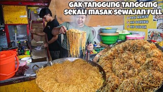 MIE GORENG PRIYO PALING LARIS MESKIPUN NGUMPET DIBELAKANG PASAR HITUNGAN JAM DAGANGAN SUDAH LUDES