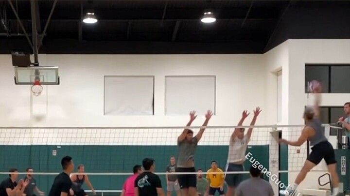 (Original Chinese subtitles) Coach Danny's volleyball tutorial (right back row attack) spiking tutor