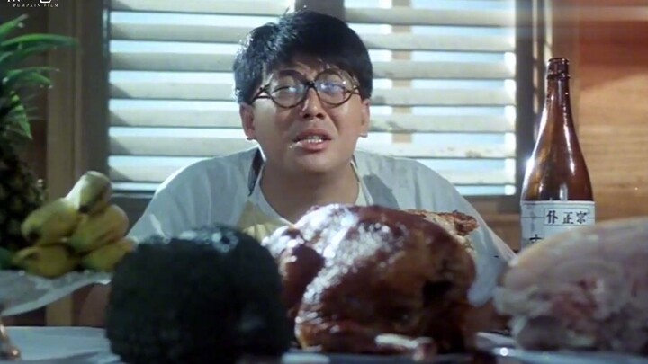 أداء الخائن الصيني مذهل: يلتهم وجبة فاخرة في الزنزانة، فيظن زملاؤه السجناء أنه يتعرض للتعذيب!