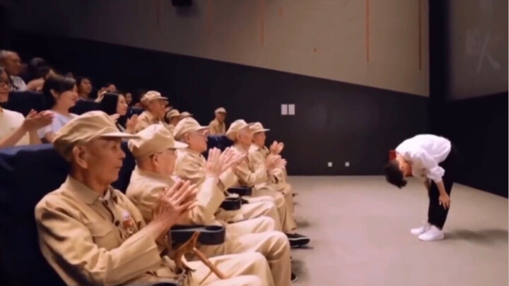 Shen Shen really has a strong sense of social awareness! It must be the politeness and good upbringi