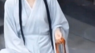 Tôi nghĩ tiểu thuyết gốc rất hay. Không chỉ có tình yêu. Nam nữ chính có những giá trị tích cực và k