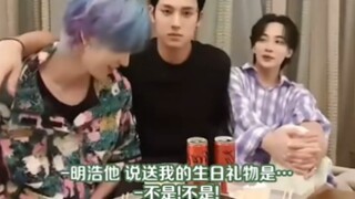 【团宠】论次人有多爱小八