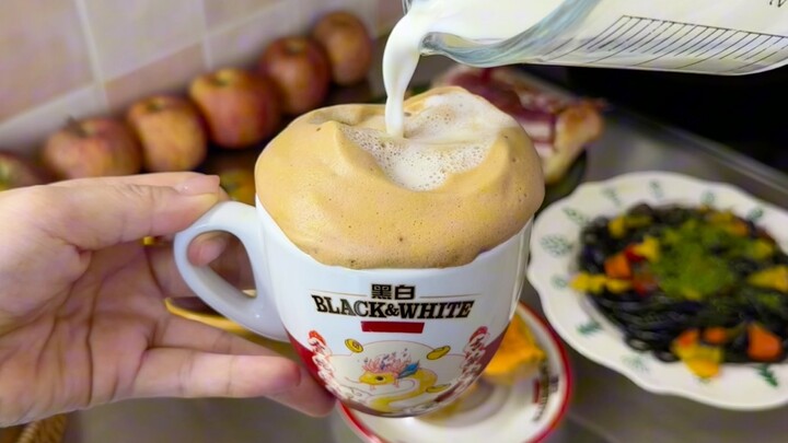 Vlog bữa sáng: Mì ý màu đen