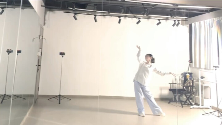 【Ju Jingyi】《Falling》Versi Ruang Latihan