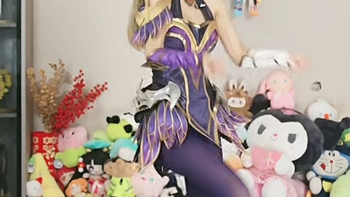 It’s Yiben’s Jiangnan Style cosplay. Sorry, I don’t recognize this cosplay—can someone in the commen