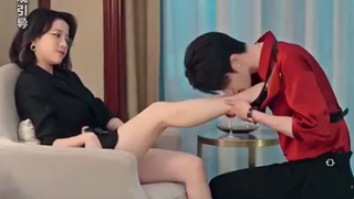 Tunangku tunda nikah terus, aku nikahi pamannya yang terkaya dan dimanjakan tanpa henti