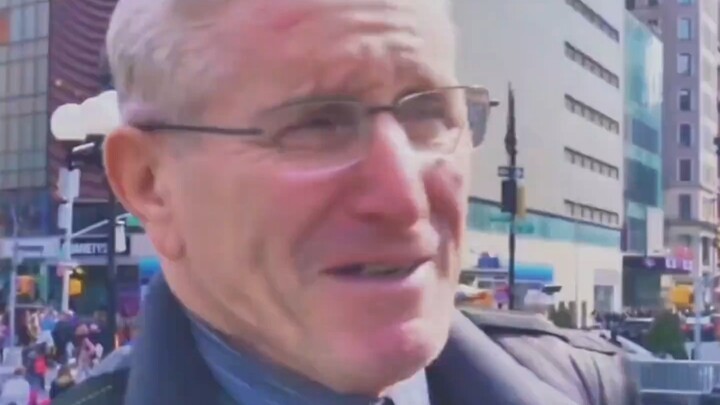 If your girlfriend and mom both fall into the water, who do you save first? So hard to guess!