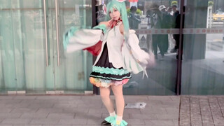 It's not a big fluttering moth! Hatsune World opens up a myth~