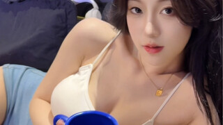 Có người nói em giống nàng Quan Quan, có người lại nói em là người vợ duy nhất của anh ấy