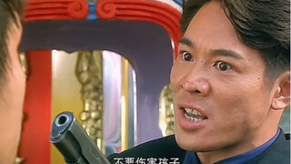 不要动手动脚的，结局会让你们后悔的，果然，三两下杰哥就把保安给搞定了！