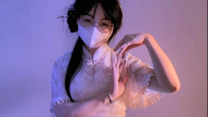 How come there are still people chasing after me just to see me in a cheongsam?