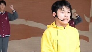 هل وصلت تمارين الفسحة في تشونغتشينغ إلى هذه المرحلة؟ طلاب المدرسة الثانوية الثامنة في مدينة تشونغتشي