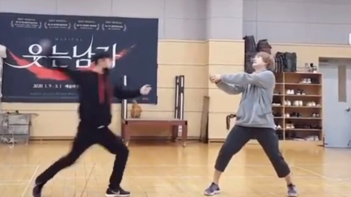 【SJ 曺圭贤】我们圭贤xi虽然整套动作行云流水，但是莫名看起来不太聪明呢......