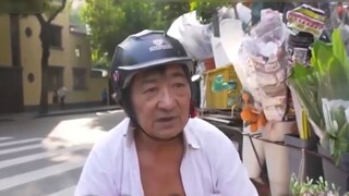 Japanese lolita watch Japanese variety show and interview on the streets of Shanghai