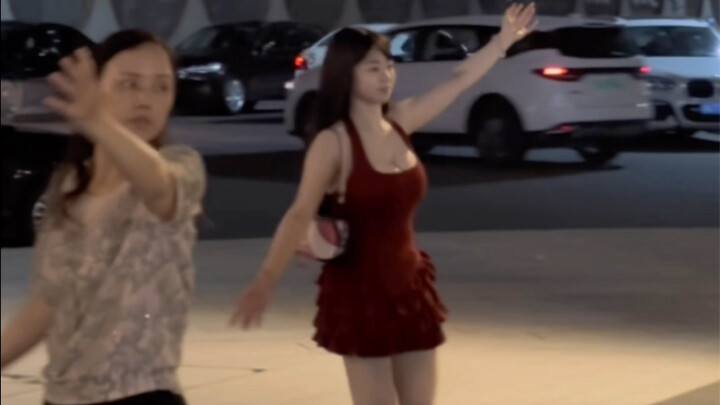 广场舞走起！everybody put your hands up