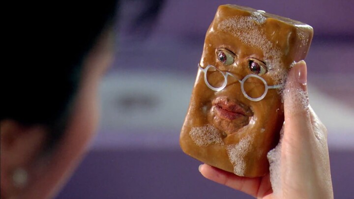 Cô gái đang tắm thì phát hiện cục xà phòng bỗng dưng biết nói — hóa ra nó là một con người! Phim kỳ 