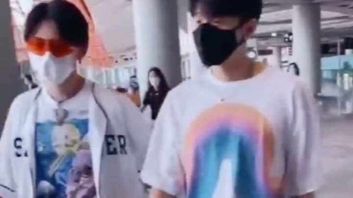 หนุ่มออฟฟิศยักษ์ใหญ่หนีออกจากบริษัทยักษ์ใหญ่ไม่สำเร็จ กลับมาพบกับอาจารย์ที่ตอนนี้กลายเป็นความภาคภูมิ