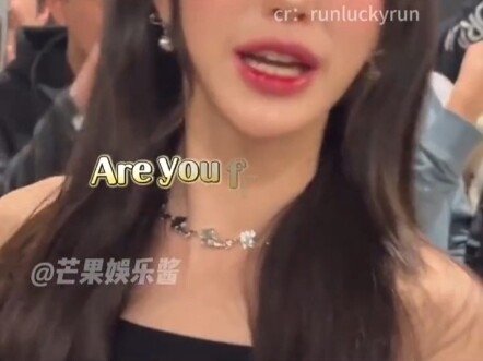 A smart and sincere little sister has remembered the “pretty” pose her idol sisters taught her—Zhang