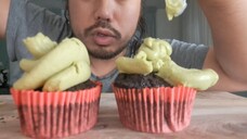 ASMR EATING SOUNDS - MATCHA CHOCOLATE CUPCAKE (1)