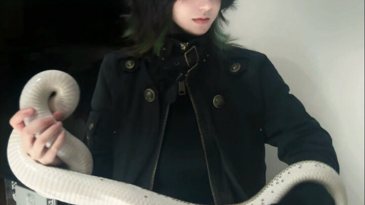 Why don't we peel apples when eating them