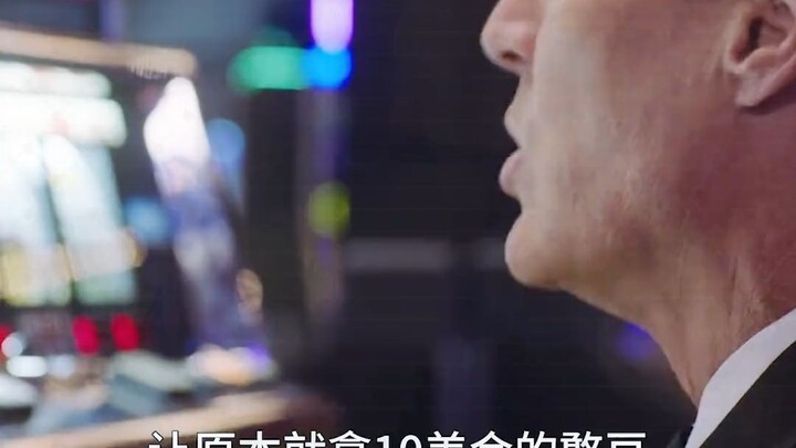 Seorang pria datang ke kasino dan mengeluarkan hanya 10 dolar yang ia miliki.