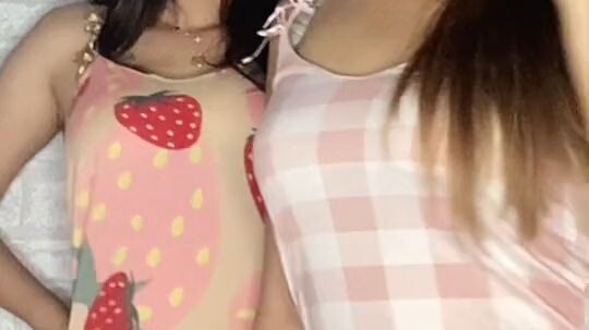 Pilih Strawberry atau Kotak Kotak nih?