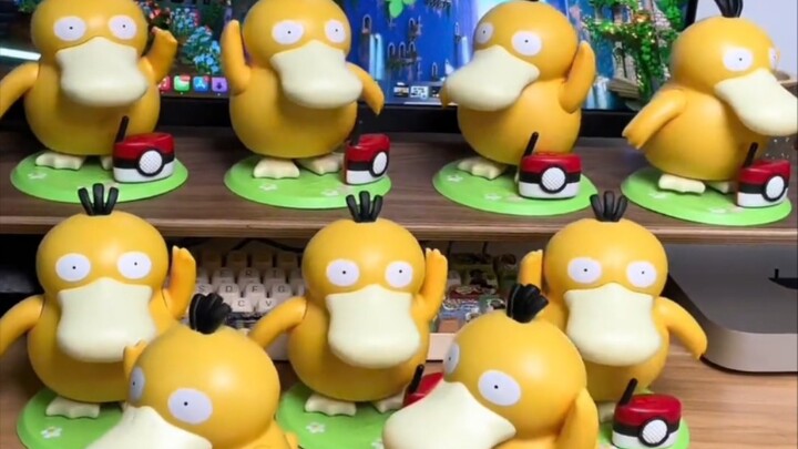 What is it like to play with so many KFC ducks? !