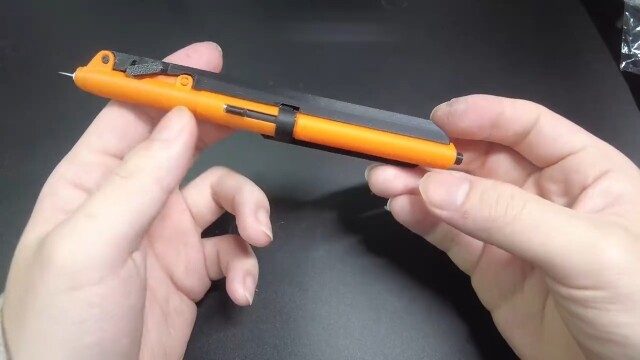 Shell-throwing pen