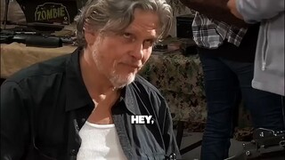 他竟然在枪展上做这种事，真是疯了