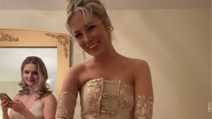 ลุคแต่งตัววันเกิดตอนแรก น่ารักสุดๆ เลย! เพื่อนก็น่ารักไม่แพ้กัน!