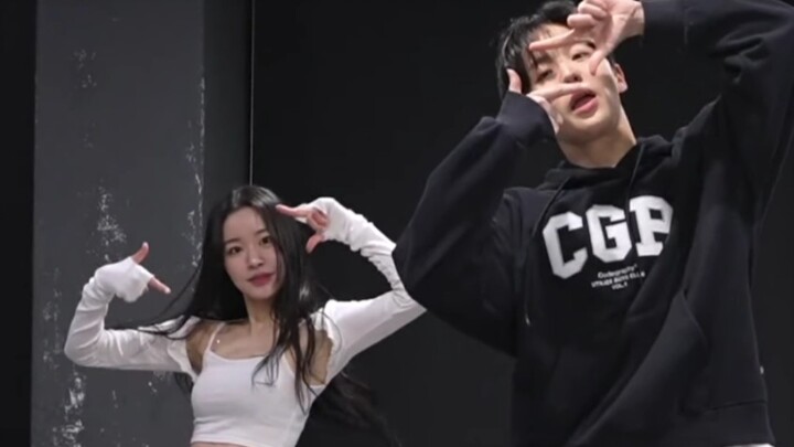 【มูนบิน】คู่รักขาวดำ kswl คัฟเวอร์เพลง Hot & Cold เวอร์ชันห้องซ้อม