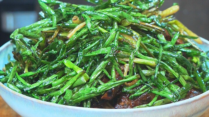 محتوى اللحم في هذه الوعاء من المكرونة الفورية ممتاز للغاية!