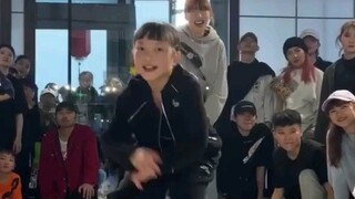 Kenikmatan koki ganda! ! ! Bade Lee×Amy Kecil
