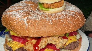 Tanpa basa-basi, hari ini saya membuat hamburger yang ukurannya lebih besar dari kepala kalian semua
