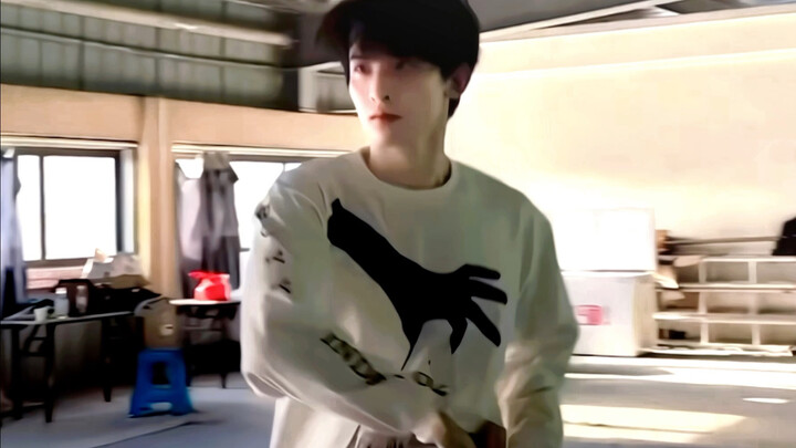 زهرة المصنع ترقص: فئة F ترقص، فئة A تتبارز بالسيف