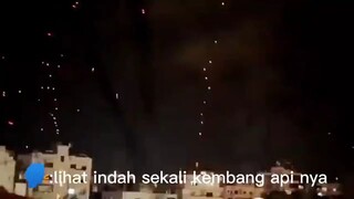 Cewek VS Cowok Ketika Melihat Kembang api